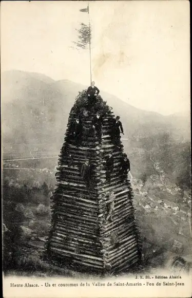 Ak Saint Amarin Sankt Amarin Elsass Haut Rhin, Pyramide aus Holzstämmen