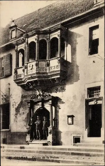 Ak Colmar Kolmar Haut Rhin, Balcon de la Police, Polizisten, Fassade