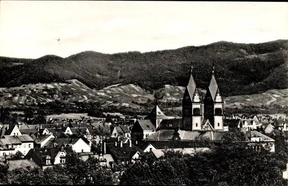 Ak Offenburg in Baden Schwarzwald, Blick zum Ort, Wald, Kirche