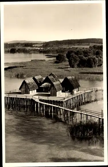 Ak Unteruhldingen am Bodensee, Pfahldorf der Bronzezeit, etwa 1100 v. Chr.