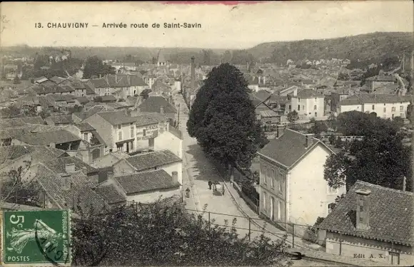 Ak Chauvigny Vienne, Arrivee route de Saint-Savin