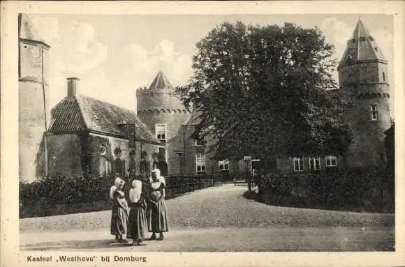 Ak Domburg Veere Zeeland Niederlande, Schloss Westhove, Frauen in Tracht