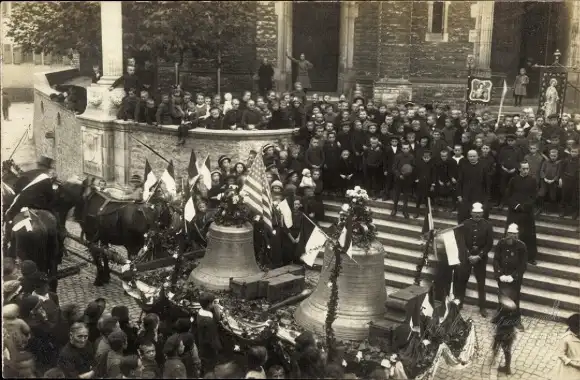 Foto Ak Hollenbach in Schwaben Bayern ?, Glockenweihe, Zuschauer