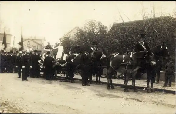 Foto Ak Hollenbach in Schwaben Bayern ?, Glockenweihe, Zuschauer