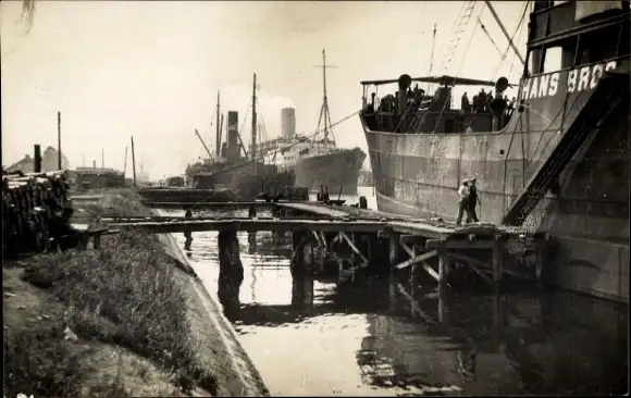 Foto Ak Partie in einem Hafen, Dampfer, Frachtschiff Hans Brog