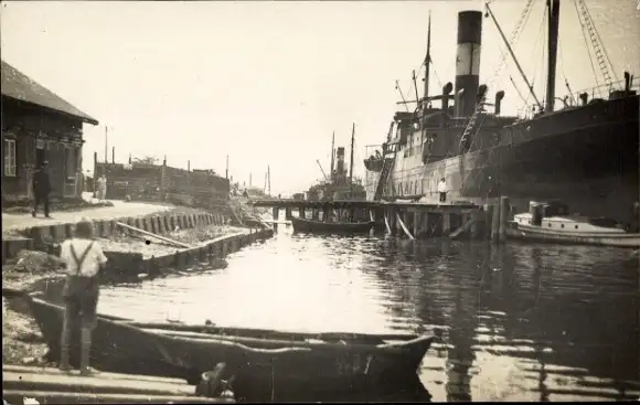 Foto Ak Partie in einem Hafen, Dampfer, Frachtschiff Hans Brog