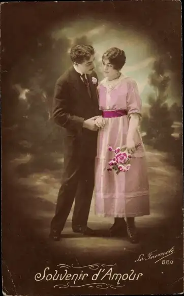 Ak Liebespaar, Frau mit Blumenstrauß