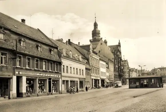 Ak Werdau an der Pleiße in Sachsen, Partie auf dem Markt, Kinderkaufhaus Modekind, Haltestelle