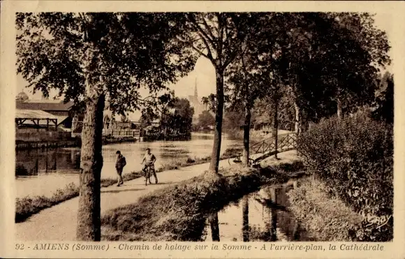 Ak Amiens Somme, Chemin de holage sur la Somme, A l'arriere-plan, la Cathedrale