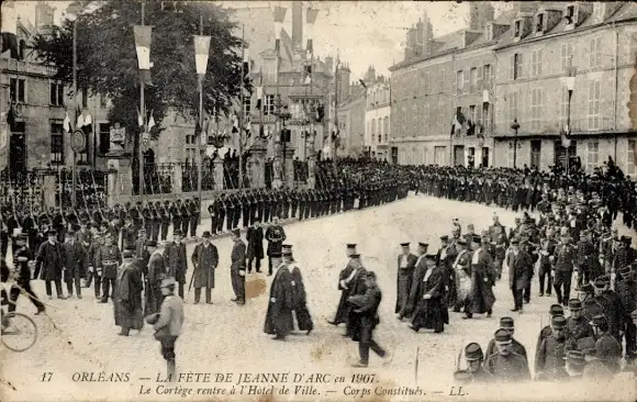 Ak Orléans Loiret, La Fete de Jeanne d'Arc en 1907, Le Cortege rentre a l'Hotel de Ville, Corps