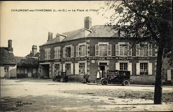 Ak Chaumont sur Tharonne Loir et Cher, La Place et l'Hotel de la Croix Blanche, voitures