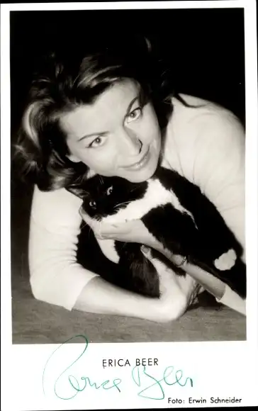 Ak Schauspielerin Erica Beer, Portrait, Autogramm, Katze