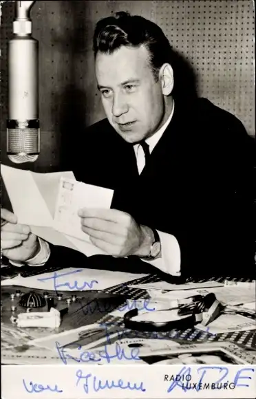 Ak Schauspieler Henry alias Atze, Portrait, Mikrophon, Radio Luxemburg, Autogramm