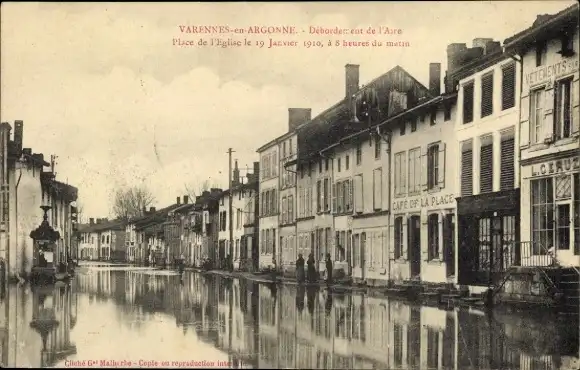 Ak Varennes en Argonne Meuse, Hochwasser 1910, Cafe de la Place