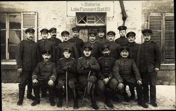 Foto Ak Deutsche Soldaten in Uniformen, 4. Batterie Ldw. Fußartl. Batl. 68