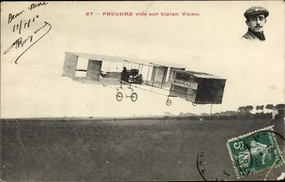 Ak Paulhan fliegt auf einem Doppeldecker vom Typ Voisin, Aeroplan, Aviator