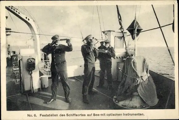 Ak Deutsches Kriegsschiff, Feststellen des Schiffsortes auf der See, Seeleute, optische Instrumente