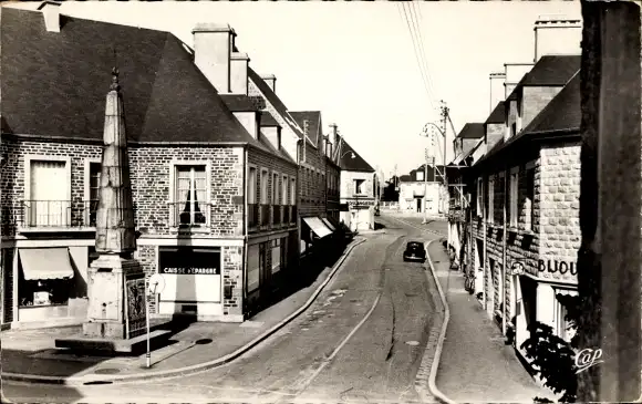 Ak Sourdeval Manche, La Fontaine, Rue Saint Martin