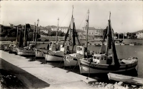 Ak Carqueiranne Var, Flotte de peche au port de la Salette