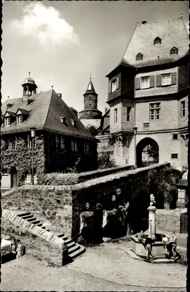 Ak Idstein im Taunus, Rathaus mit Löwenbrunnen