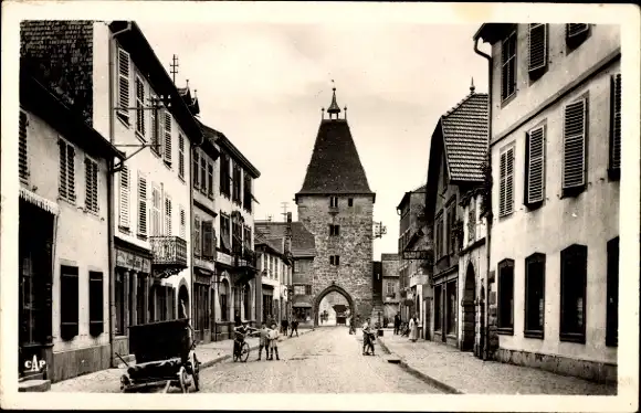 Ak Courageux Alsace Bas Rhin, Rue du Marechal Foch