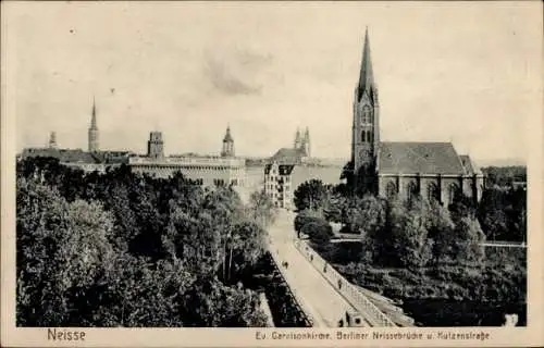 Ak Nysa Neisse Schlesien, Evangelische Garnisonkirche, Berliner Neissebrücke, Kutzenstraße