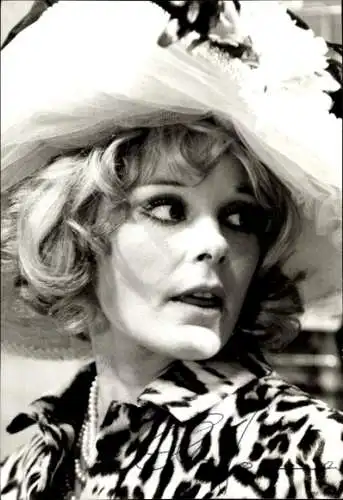 Ak Schauspielerin Elke Sommer, Portrait, Autogramm, Hut