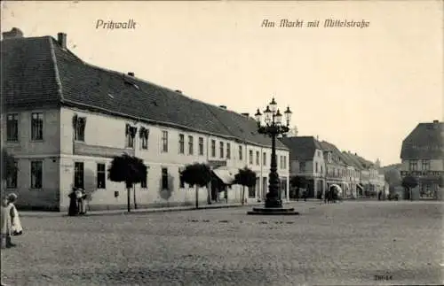 Ak Pritzwalk in der Prignitz, Am Markt mit Mittelstraße