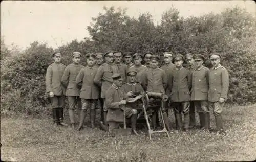 Foto Ak Deutsche Soldaten in Uniformen, MG-Trupp, I WK