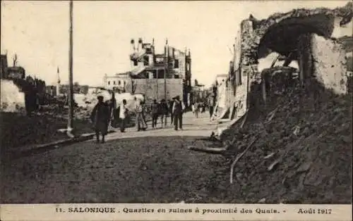 Ak Thessaloniki Saloniki Griechenland, Bezirk in Trümmern in der Nähe der Quays