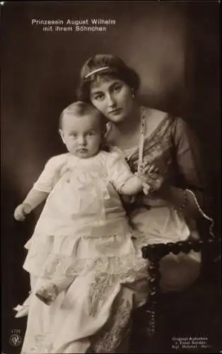 Ak Prinzessin August Wilhelm von Preußen, Alexandra Viktoria mit Sohn Alexander Ferdinand