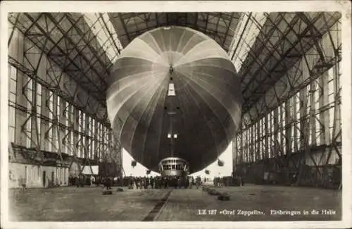 Ak Luftschiff LZ 127 Graf Zeppelin, Einbringen in die Luftschiffhalle
