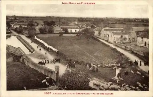 Ak Castelnau-Rivière-Basse Hautes-Pyrénées, Place des Ecoles