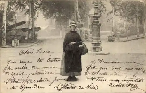 Ak Vichy Allier, Bourbonnaise, Frau mit Tasche