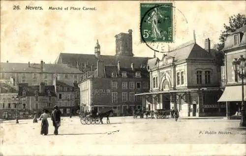 Ak Nevers Nièvre, Marche et Place Carnot