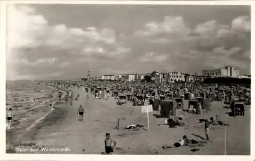 Ak Ostseebad Warnemünde Rostock, Strand, Strandkörbe, Badegäste, Leuchtturm