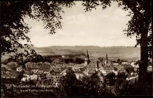 Ak Wunsiedel Fichtelgebirge, Ort vom Katharinenberg gesehen