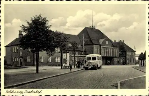 Ak Schleswig an der Schlei, Bahnhof, Bus