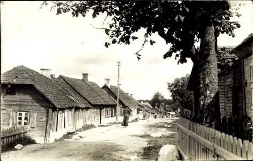 Foto Ak Russland, Dorfpartie, Häuser