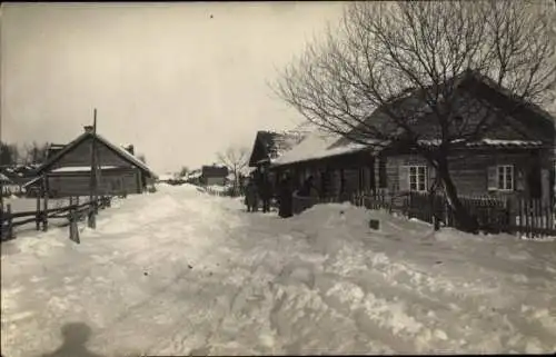Foto Ak Russland, Dorfstraße, Winter