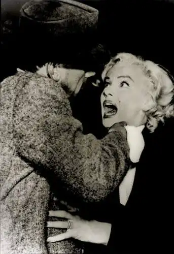 Foto Schauspieler Joseph Cotten und Marilyn Monroe, Filmszene Niagara, Pressefoto