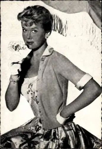 Ak Schauspielerin Doris Day, Portrait, Blume