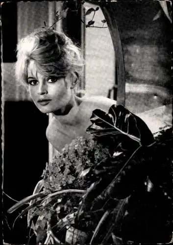 Ak Schauspielerin Brigitte Bardot, Portrait