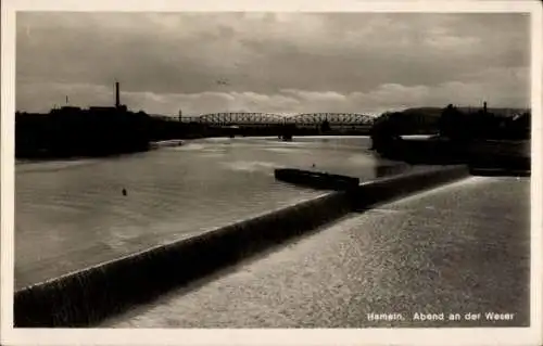 Ak Hameln an der Weser Niedersachsen, Abend an der Weser