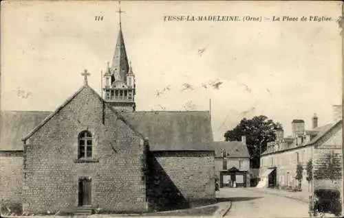 Ak Tessé la Madeleine Bagnoles de l'Orne, La Place de l'Église