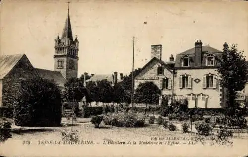 Ak Tessé la Madeleine Bagnoles de Orne, L'Hotellerie de la Madeleine et l'Eglise