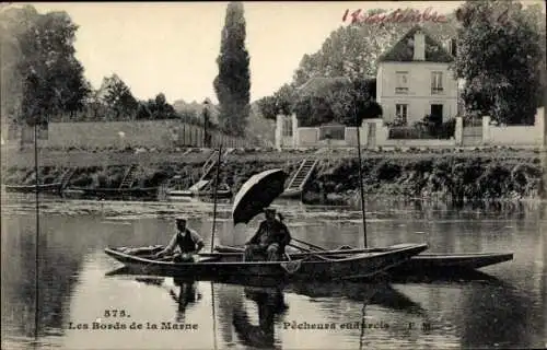 Ak Ufer der Marne, Fischer in einem Boot