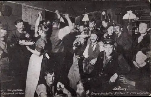 Ak Hamburg Mitte Altstadt, Verbrecherkeller, Innenansicht, Akkordeon, Niedernstraße Ecke Depenau