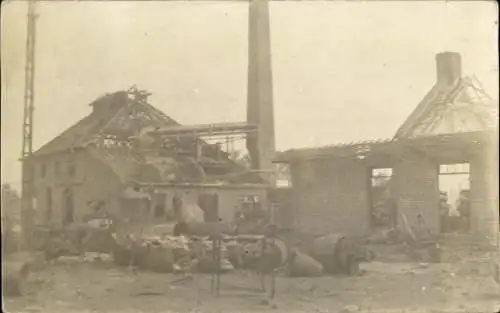 Foto Ak Frankreich, Zerschossene Häuser, Kriegszerstörungen, I. WK