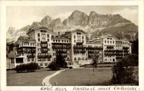 Ak Lago di Carezza Karersee Südtirol, Hotel Karersee gegen Rosengarten